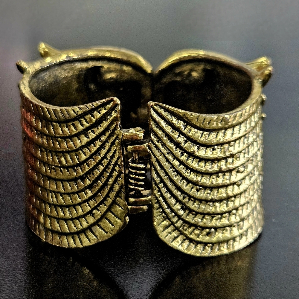 Cuff - Picture 2 of 4